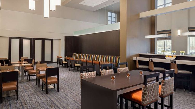 Hampton Inn & Suites Chicago O'Hare Lobby