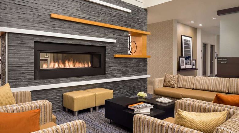 <b>Hampton Inn & Suites Chicago O'Hare Lobby</b>. Images powered by <a href="https://iceportal.shijigroup.com/" title="IcePortal" target="_blank">IcePortal</a>.