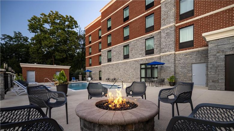 <b>Hampton Inn Lexington Medical Center Pool</b>. Images powered by <a href="https://iceportal.shijigroup.com/" title="IcePortal" target="_blank">IcePortal</a>.