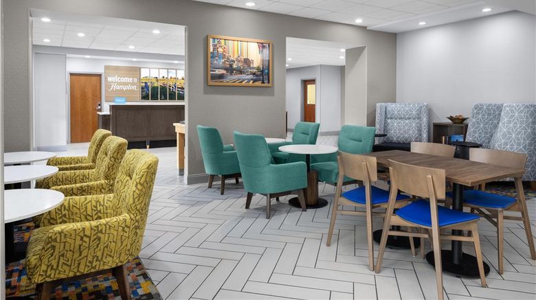 <b>Hampton Inn Lexington Medical Center Lobby</b>. Images powered by <a href="https://iceportal.shijigroup.com/" title="IcePortal" target="_blank">IcePortal</a>.