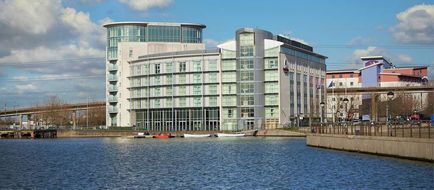 DoubleTree by Hilton London ExCeL Exterior
