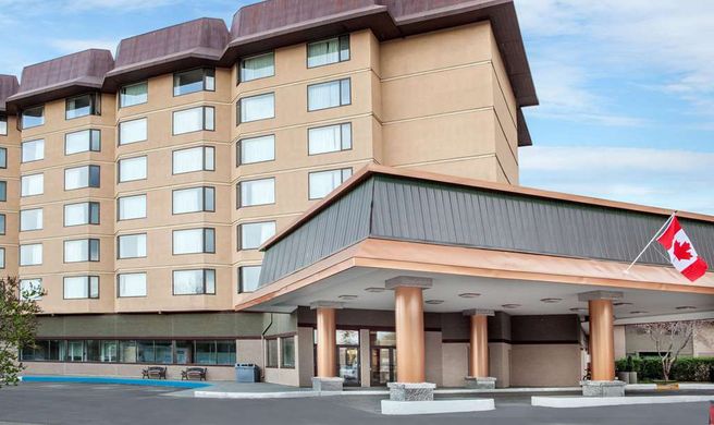 Baymont Inn & Suites Red Deer Exterior