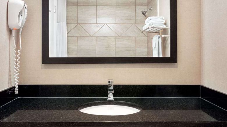 <b>Days Inn Sylvan Lake Room</b>. Images powered by <a href="https://iceportal.shijigroup.com/" title="IcePortal" target="_blank">IcePortal</a>.