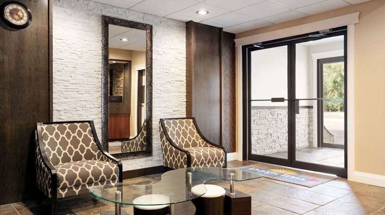 <b>Days Inn Sylvan Lake Lobby</b>. Images powered by <a href="https://iceportal.shijigroup.com/" title="IcePortal" target="_blank">IcePortal</a>.