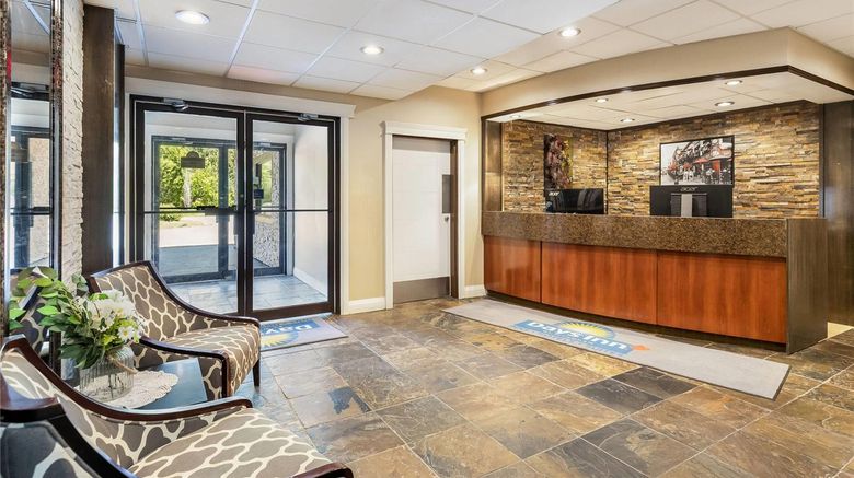 <b>Days Inn Sylvan Lake Lobby</b>. Images powered by <a href="https://iceportal.shijigroup.com/" title="IcePortal" target="_blank">IcePortal</a>.