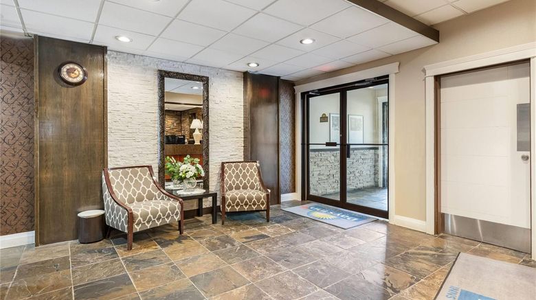 <b>Days Inn Sylvan Lake Lobby</b>. Images powered by <a href="https://iceportal.shijigroup.com/" title="IcePortal" target="_blank">IcePortal</a>.