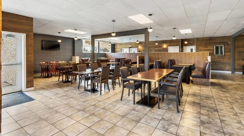 <b>Days Inn Sylvan Lake Restaurant</b>. Images powered by <a href="https://iceportal.shijigroup.com/" title="IcePortal" target="_blank">IcePortal</a>.