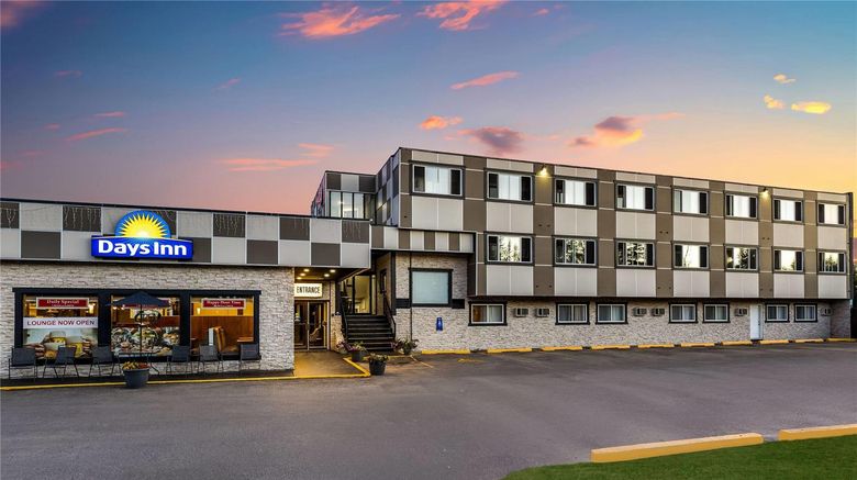 <b>Days Inn Sylvan Lake Exterior</b>. Images powered by <a href="https://iceportal.shijigroup.com/" title="IcePortal" target="_blank">IcePortal</a>.