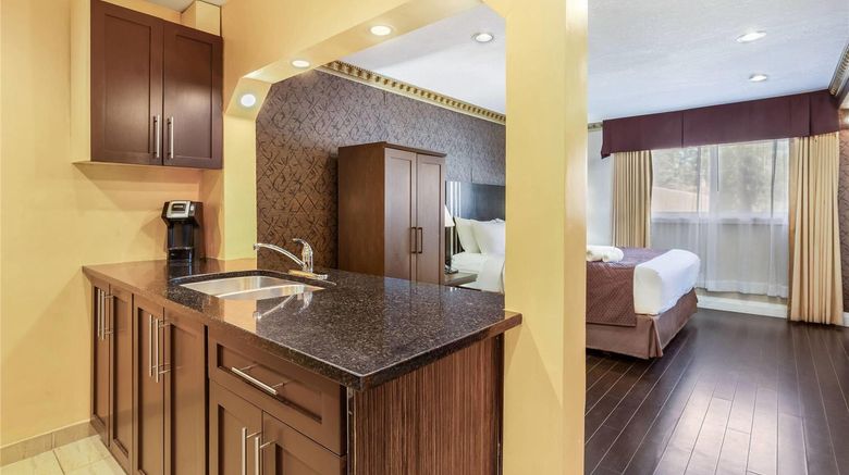 <b>Days Inn Sylvan Lake Room</b>. Images powered by <a href="https://iceportal.shijigroup.com/" title="IcePortal" target="_blank">IcePortal</a>.