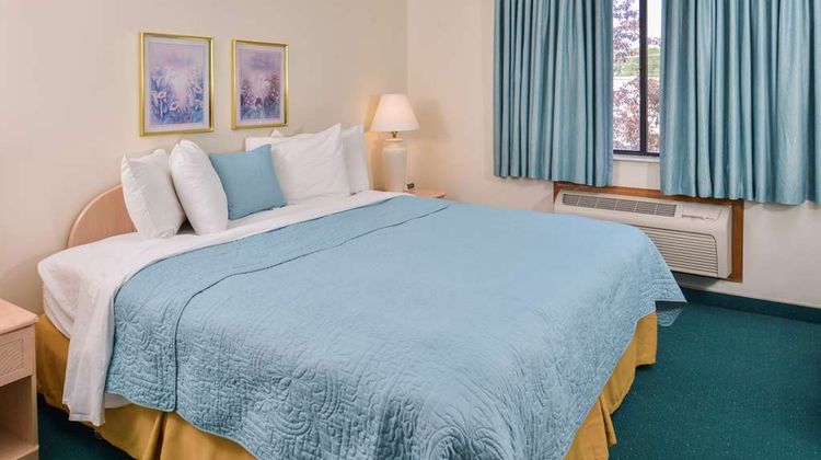 Americas Best Value Inn & Suites Suite
