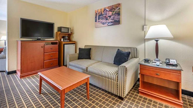 Best Western Plus Bridgeport Inn Pool