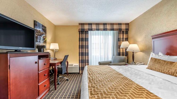 Best Western Plus Bridgeport Inn Room