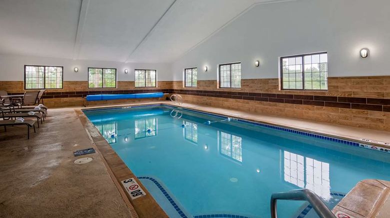 <b>Best Western Hampshire Inn Pool</b>. Images powered by <a href="https://iceportal.shijigroup.com/" title="IcePortal" target="_blank">IcePortal</a>.