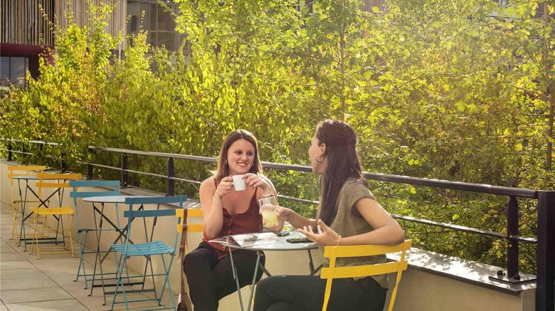 <b>Adagio access Colombes La Defense Exterior</b>. Images powered by <a href="https://iceportal.shijigroup.com/" title="IcePortal" target="_blank">IcePortal</a>.