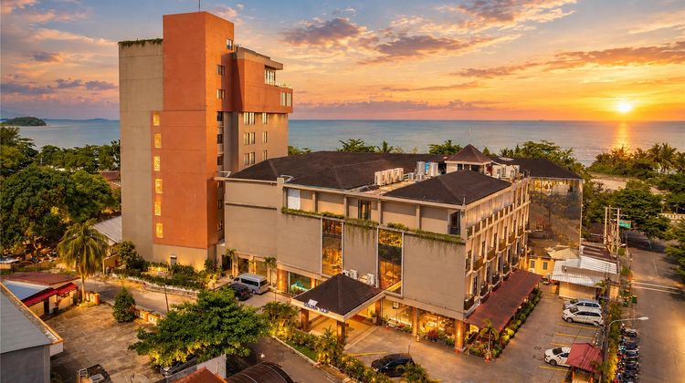 Golden Tulip Essential Belitung Exterior