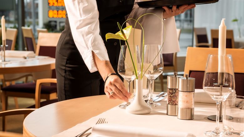 <b>Essential by Dorint Adlershof Restaurant</b>. Images powered by <a href="https://iceportal.shijigroup.com/" title="IcePortal" target="_blank">IcePortal</a>.