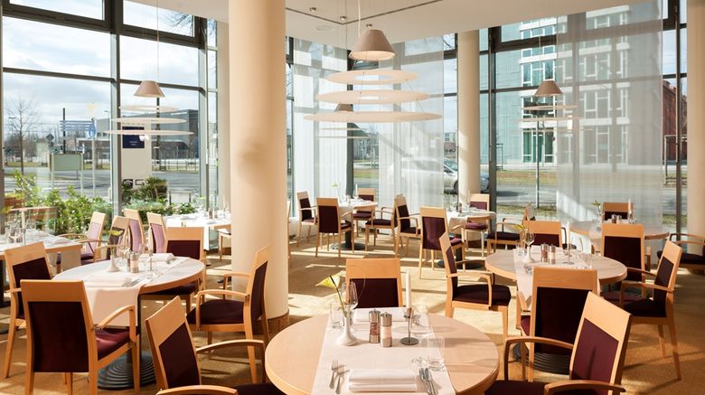 <b>Essential by Dorint Adlershof Restaurant</b>. Images powered by <a href="https://iceportal.shijigroup.com/" title="IcePortal" target="_blank">IcePortal</a>.