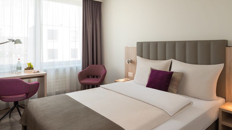 <b>Essential by Dorint Basel City Room</b>. Images powered by <a href="https://iceportal.shijigroup.com/" title="IcePortal" target="_blank">IcePortal</a>.