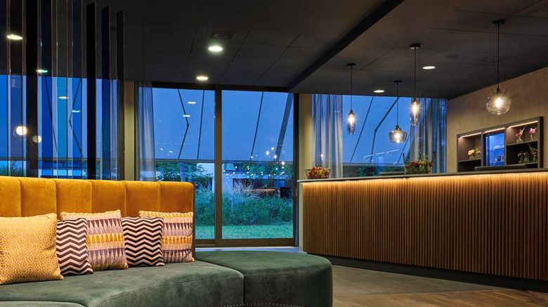 <b>Essential by Dorint Basel City Lobby</b>. Images powered by <a href="https://iceportal.shijigroup.com/" title="IcePortal" target="_blank">IcePortal</a>.