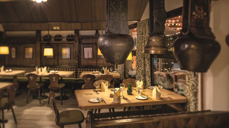 <b>Dorint Bluemlisalp Beatenberg/Interlaken Restaurant</b>. Images powered by <a href="https://iceportal.shijigroup.com/" title="IcePortal" target="_blank">IcePortal</a>.