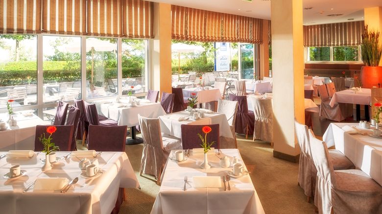 <b>Dorint Resort Binz/Ruegen Restaurant</b>. Images powered by <a href="https://iceportal.shijigroup.com/" title="IcePortal" target="_blank">IcePortal</a>.