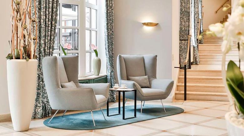 <b>Dorint Hotel Venusberg Bonn Lobby</b>. Images powered by <a href="https://iceportal.shijigroup.com/" title="IcePortal" target="_blank">IcePortal</a>.
