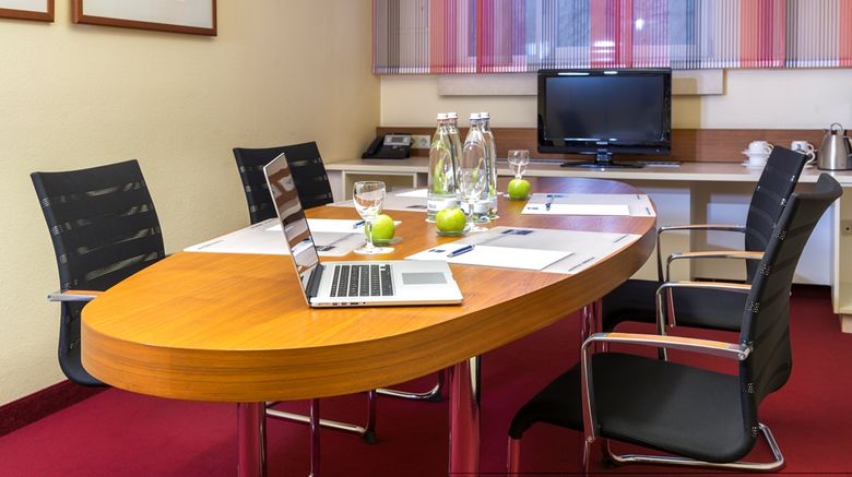 <b>Essential by Dorint Koeln-Junkersdorf Meeting</b>. Images powered by <a href="https://iceportal.shijigroup.com/" title="IcePortal" target="_blank">IcePortal</a>.