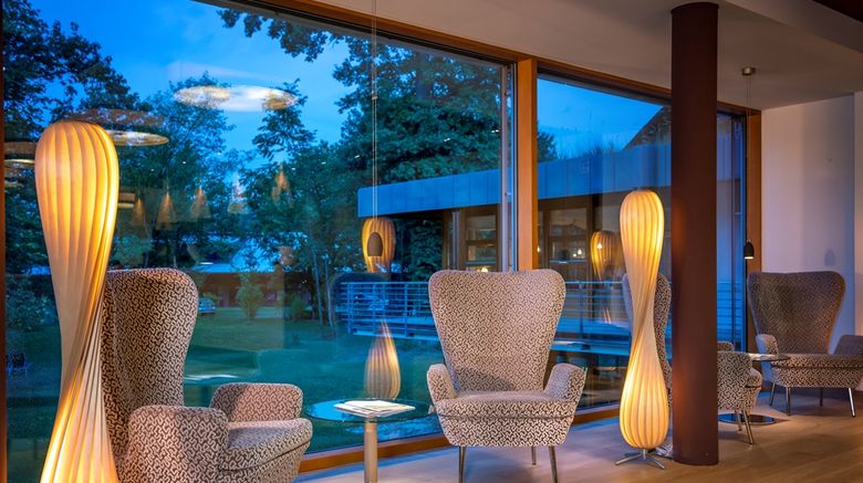 <b>Dorint Resort Freiburg An den Thermen Lobby</b>. Images powered by <a href="https://iceportal.shijigroup.com/" title="IcePortal" target="_blank">IcePortal</a>.