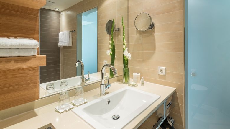 <b>Dorint Resort Freiburg An den Thermen Room</b>. Images powered by <a href="https://iceportal.shijigroup.com/" title="IcePortal" target="_blank">IcePortal</a>.