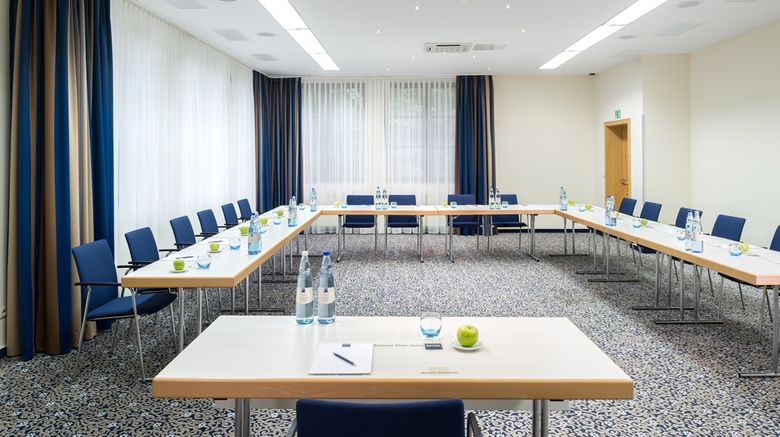 <b>Dorint Sporthotel Garmisch-Partenkirchen Meeting</b>. Images powered by <a href="https://iceportal.shijigroup.com/" title="IcePortal" target="_blank">IcePortal</a>.