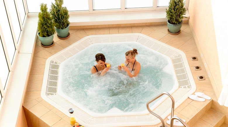 <b>Dorint Hotel Charlottenhof Halle Pool</b>. Images powered by <a href="https://iceportal.shijigroup.com/" title="IcePortal" target="_blank">IcePortal</a>.