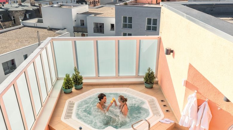 <b>Dorint Hotel Charlottenhof Halle Pool</b>. Images powered by <a href="https://iceportal.shijigroup.com/" title="IcePortal" target="_blank">IcePortal</a>.