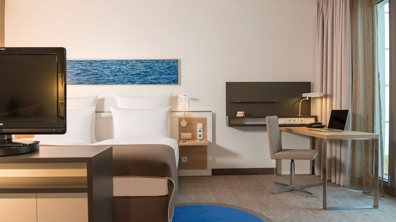 <b>Dorint Hotel Hamburg Eppendorf Suite</b>. Images powered by <a href="https://iceportal.shijigroup.com/" title="IcePortal" target="_blank">IcePortal</a>.