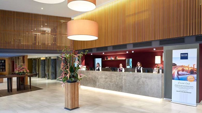 <b>Dorint Kongresshotel Mannheim Lobby</b>. Images powered by <a href="https://iceportal.shijigroup.com/" title="IcePortal" target="_blank">IcePortal</a>.