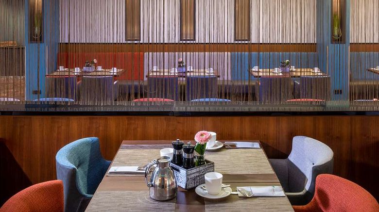 <b>Dorint Hotel Am Main Taunus Frankfurt Restaurant</b>. Images powered by <a href="https://iceportal.shijigroup.com/" title="IcePortal" target="_blank">IcePortal</a>.