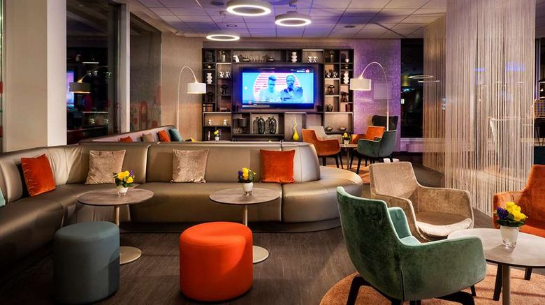 <b>Dorint Hotel Am Main Taunus Frankfurt Lobby</b>. Images powered by <a href="https://iceportal.shijigroup.com/" title="IcePortal" target="_blank">IcePortal</a>.