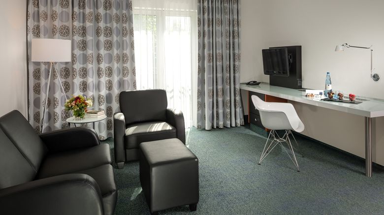 <b>Dorint Kongresshotel Duesseldorf/Neuss Suite</b>. Images powered by <a href="https://iceportal.shijigroup.com/" title="IcePortal" target="_blank">IcePortal</a>.
