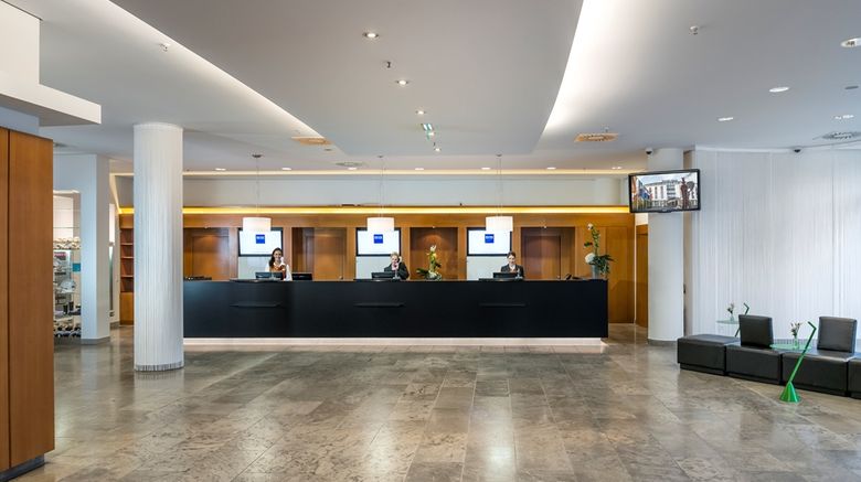 <b>Dorint Kongresshotel Duesseldorf/Neuss Lobby</b>. Images powered by <a href="https://iceportal.shijigroup.com/" title="IcePortal" target="_blank">IcePortal</a>.