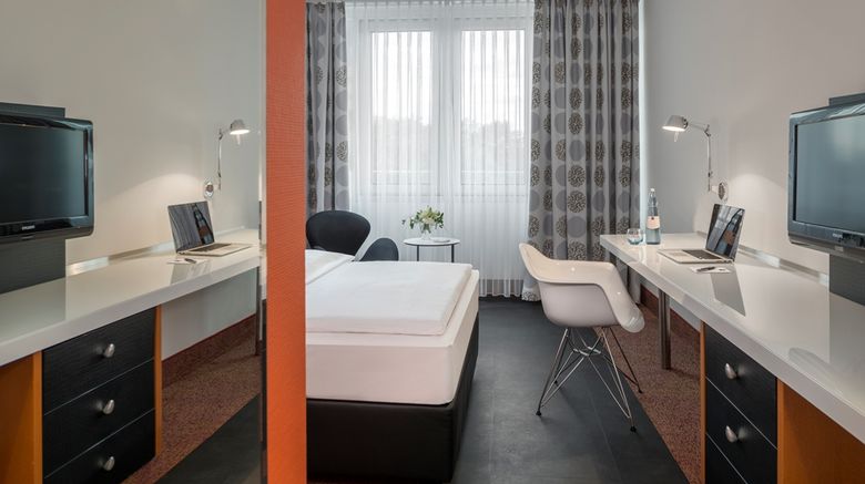 <b>Dorint Kongresshotel Duesseldorf/Neuss Room</b>. Images powered by <a href="https://iceportal.shijigroup.com/" title="IcePortal" target="_blank">IcePortal</a>.