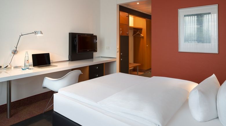 <b>Dorint Kongresshotel Duesseldorf/Neuss Room</b>. Images powered by <a href="https://iceportal.shijigroup.com/" title="IcePortal" target="_blank">IcePortal</a>.