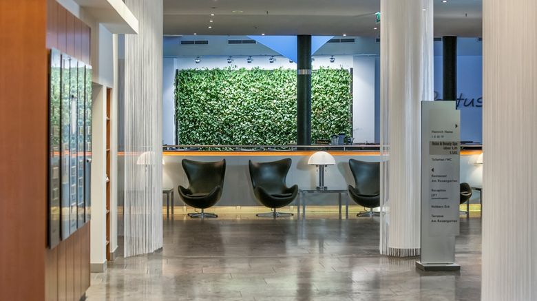 <b>Dorint Kongresshotel Duesseldorf/Neuss Lobby</b>. Images powered by <a href="https://iceportal.shijigroup.com/" title="IcePortal" target="_blank">IcePortal</a>.