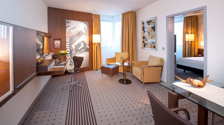 <b>Essential by Dorint Hotel Frankfurt Niederrad Suite</b>. Images powered by <a href="https://iceportal.shijigroup.com/" title="IcePortal" target="_blank">IcePortal</a>.