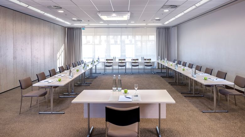 <b>Essential by Dorint Hotel Frankfurt Niederrad Meeting</b>. Images powered by <a href="https://iceportal.shijigroup.com/" title="IcePortal" target="_blank">IcePortal</a>.