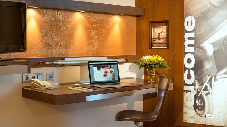 <b>Essential by Dorint Hotel Frankfurt Niederrad Suite</b>. Images powered by <a href="https://iceportal.shijigroup.com/" title="IcePortal" target="_blank">IcePortal</a>.