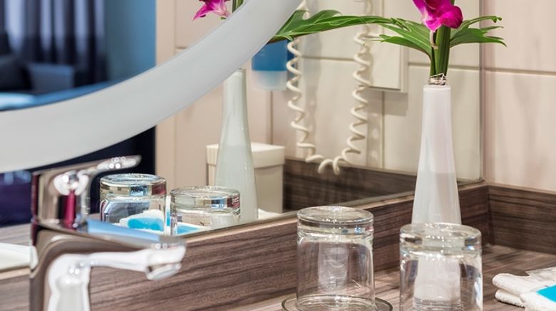 <b>Essential by Dorint Hotel Frankfurt Niederrad Room</b>. Images powered by <a href="https://iceportal.shijigroup.com/" title="IcePortal" target="_blank">IcePortal</a>.