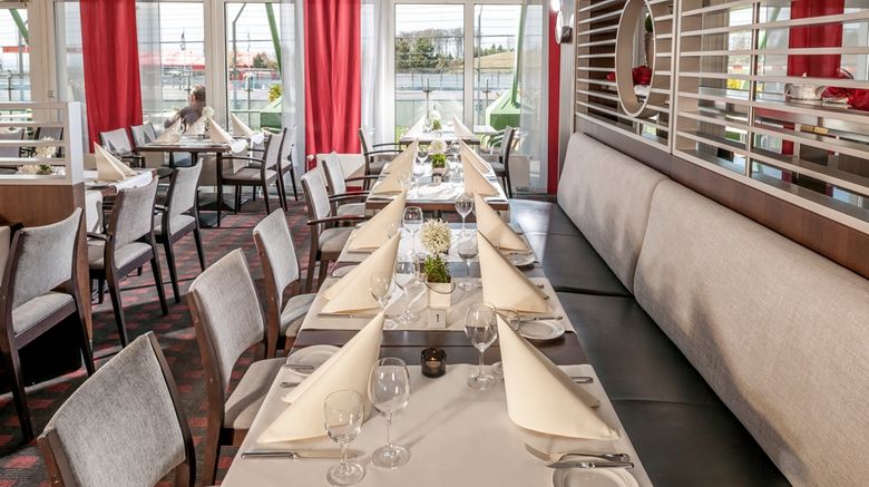 <b>Dorint Am Nuerburgring Hocheifel Restaurant</b>. Images powered by <a href="https://iceportal.shijigroup.com/" title="IcePortal" target="_blank">IcePortal</a>.