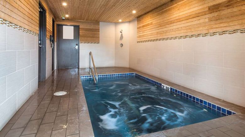 <b>Best Western Mt. Hood Inn Pool</b>. Images powered by <a href="https://iceportal.shijigroup.com/" title="IcePortal" target="_blank">IcePortal</a>.
