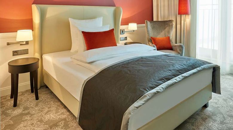 <b>Dorint Frankfurt Oberursel Room</b>. Images powered by <a href="https://iceportal.shijigroup.com/" title="IcePortal" target="_blank">IcePortal</a>.
