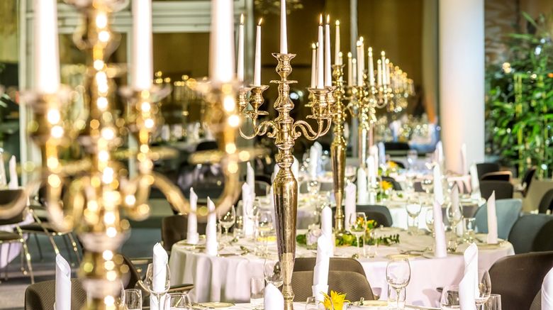 <b>Dorint Sanssouci Berlin-Potsdam Ballroom</b>. Images powered by <a href="https://iceportal.shijigroup.com/" title="IcePortal" target="_blank">IcePortal</a>.