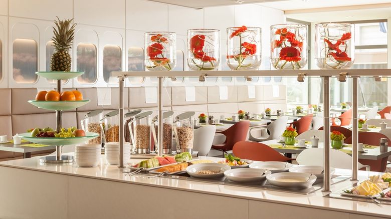 <b>Essential by Dorint Stuttgart/Airport Restaurant</b>. Images powered by <a href="https://iceportal.shijigroup.com/" title="IcePortal" target="_blank">IcePortal</a>.